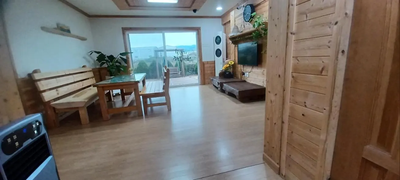 בית הארחה ג'גו Tree House Guesthouse