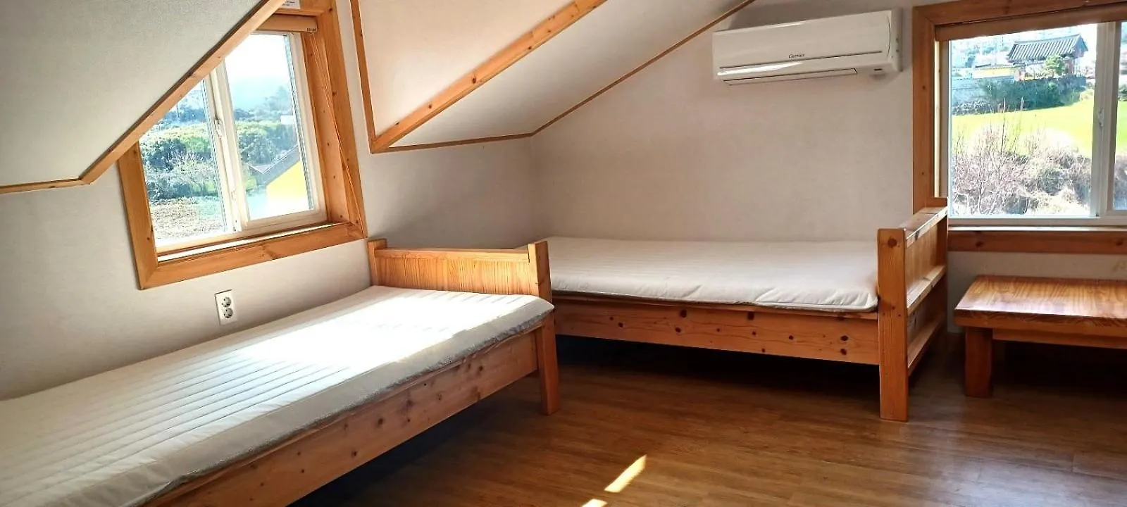 Tree House Guesthouse Jeju