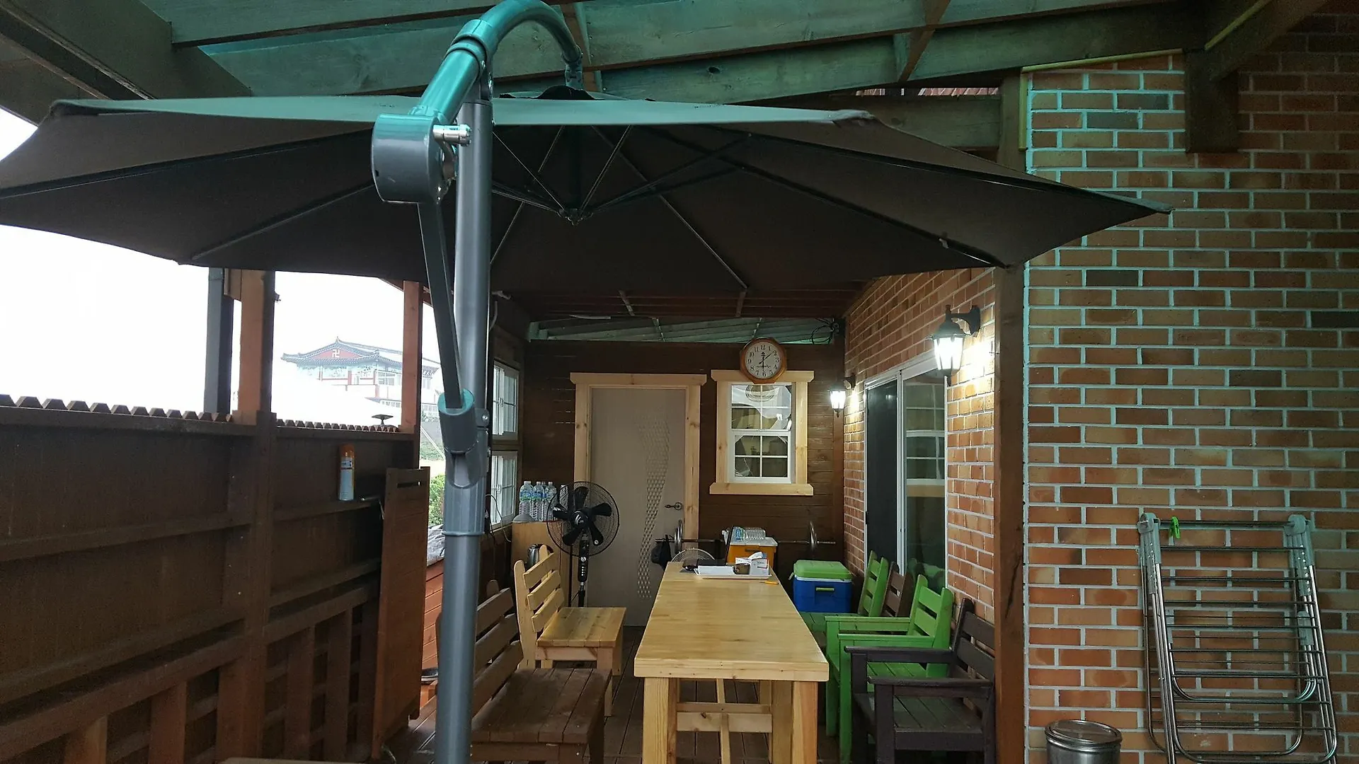 Tree House Guesthouse Jeju